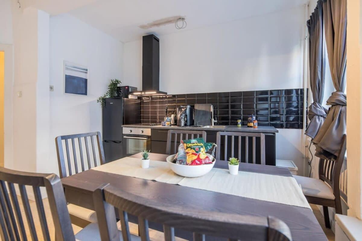 Cosy 2-room In Urban Location Apartment *